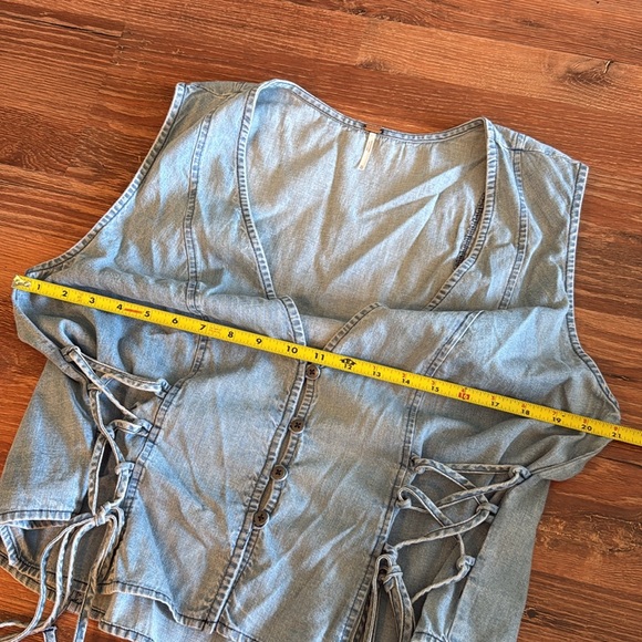 Free People Lala Lace Up Vest Light Denim Wash Women's XL - Picture 10 of 11